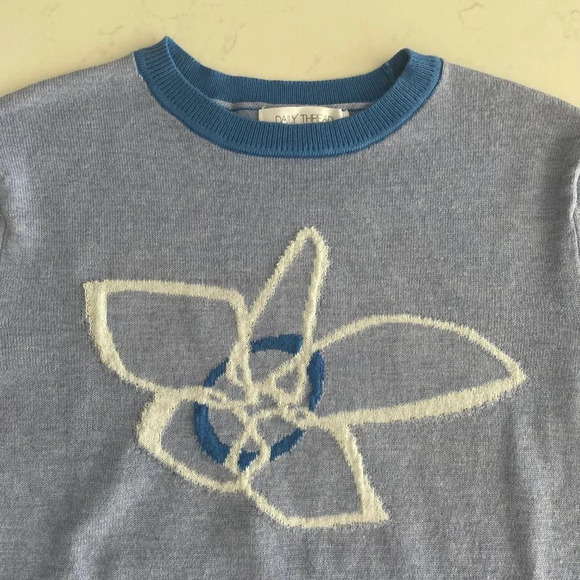 Daily Thread Short Sleeve Crew Neck Knit Sweater Duotone Blue + White Sz XS NWT - Picture 2 of 8